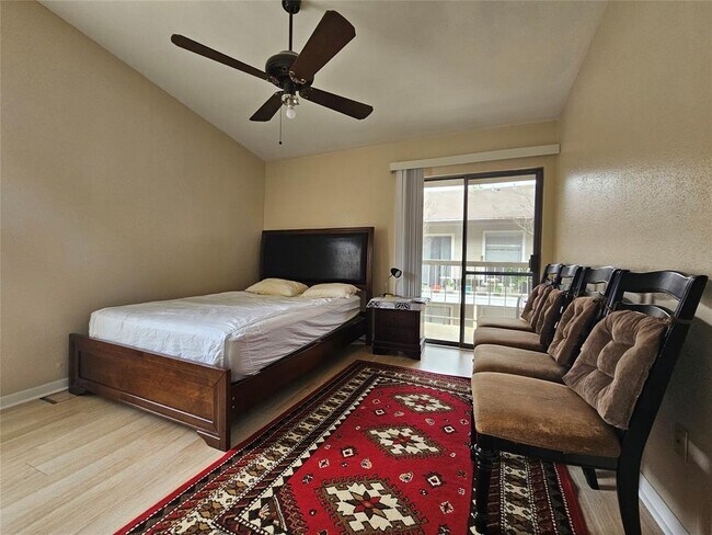 Building Photo - 2120 Wilcrest Dr
