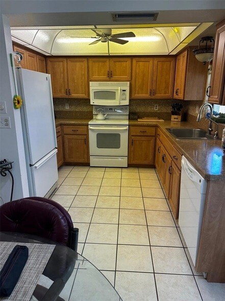 Foto del edificio - 2425 Doud St