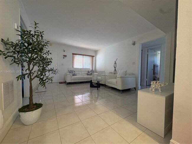 Foto del edificio - 8025 SW 107th Ave