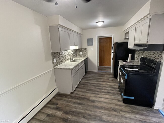 Building Photo - 2 br, 1 bath Condo - Manor Condominiums