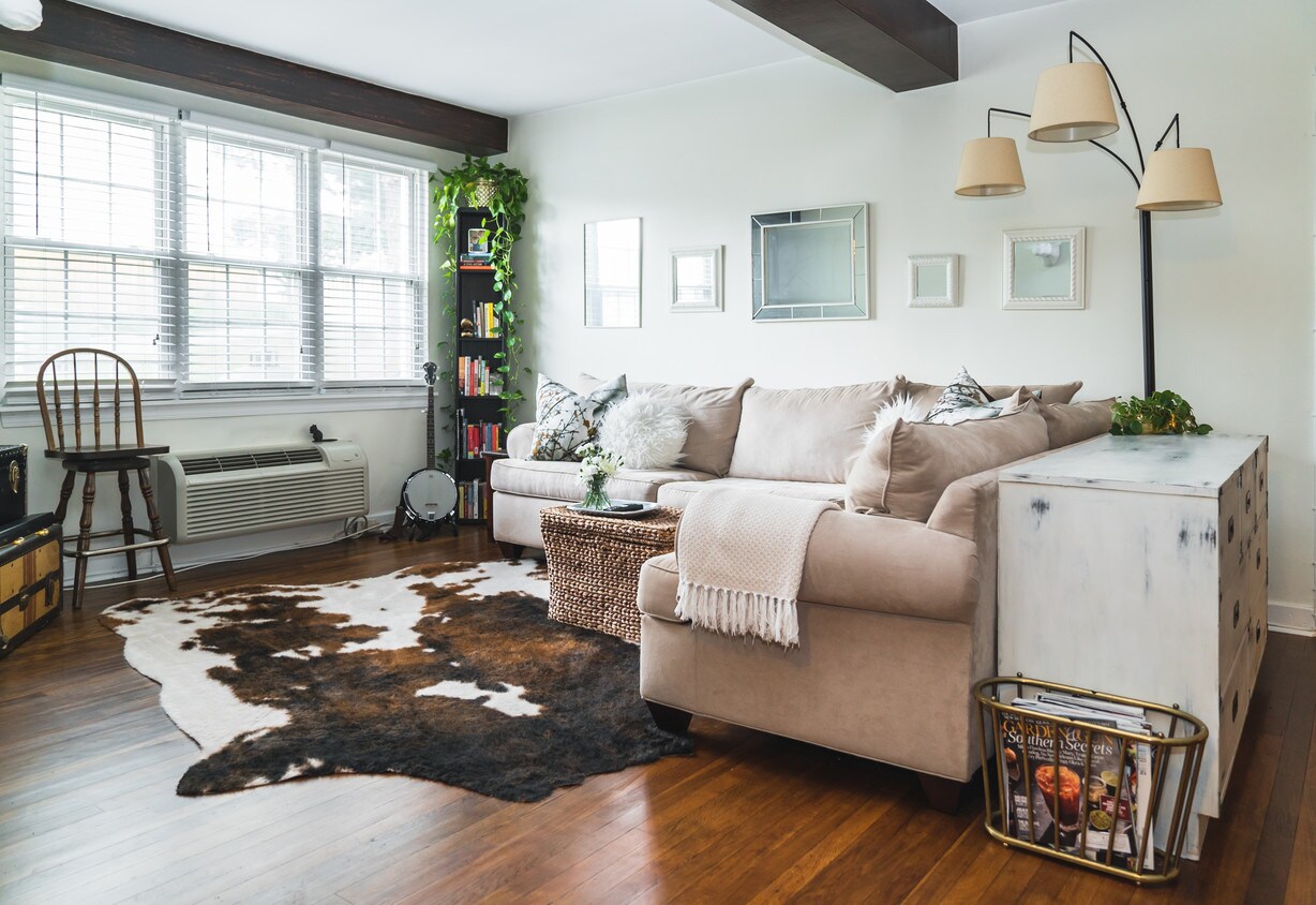open living room - 5 Auburn Ct