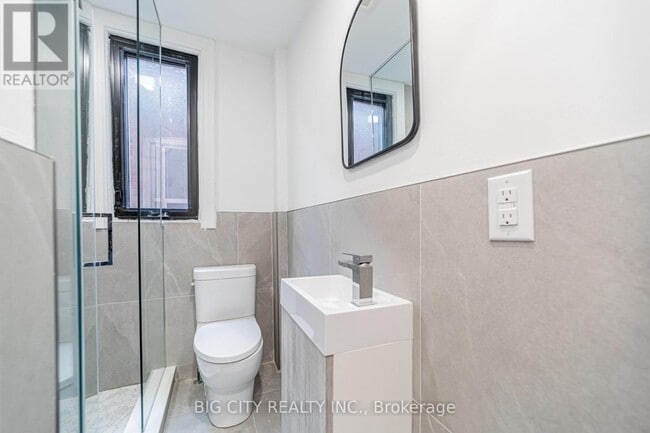 Building Photo - 69 Oakwood Ave