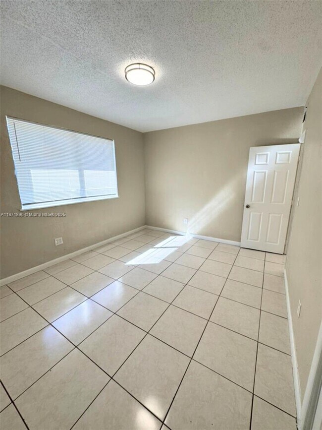 Foto del edificio - 3737 NW 20th Ave