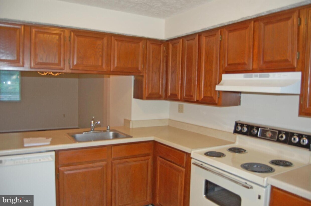 Primary Photo - 6029 Rowanberry Dr
