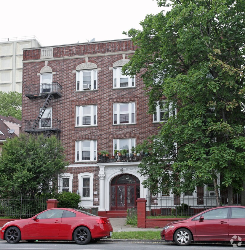 Foto del edificio - 353 Linden Blvd