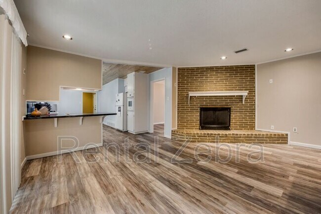 Foto del edificio - 7704 Camelot Rd