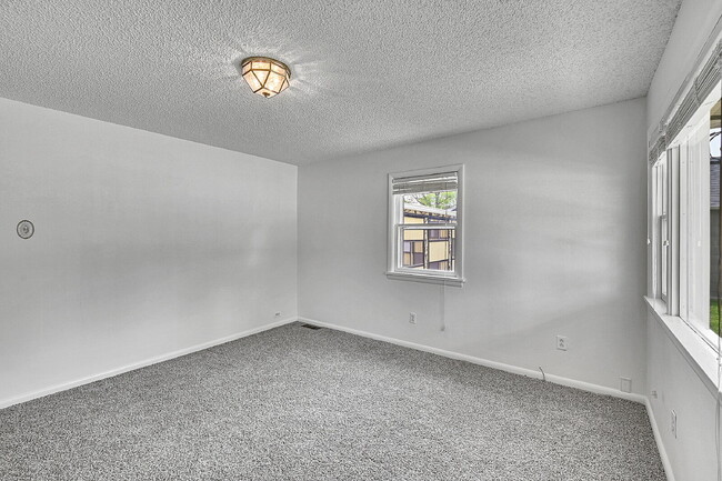 Building Photo - $3,500- Location! 2 Bed 2.5 Bath 2 Non-Con...