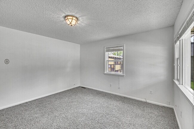 Foto del edificio - $3,500- Location! 2 Bed 2.5 Bath 2 Non-Con...