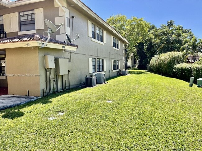 Building Photo - 2624 Riverside Dr