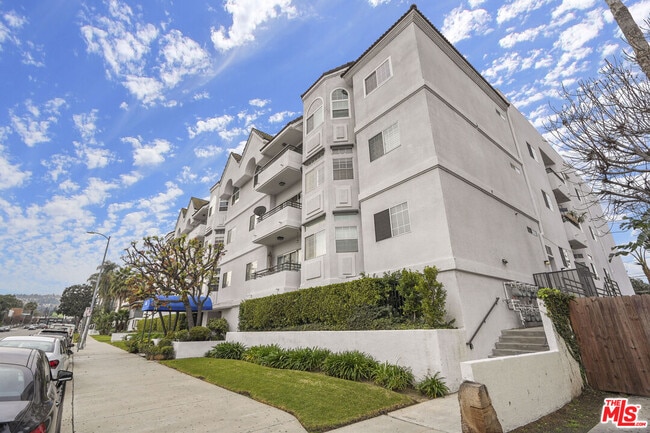 Building Photo - 4455 Hazeltine Ave