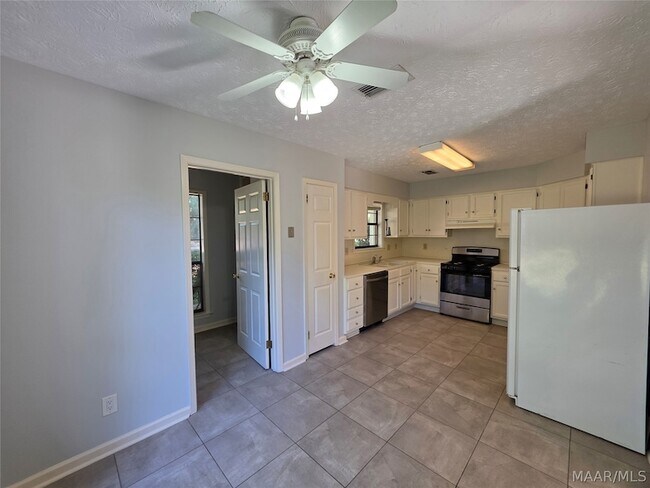 Foto del edificio - 6225 Whitewater Ct