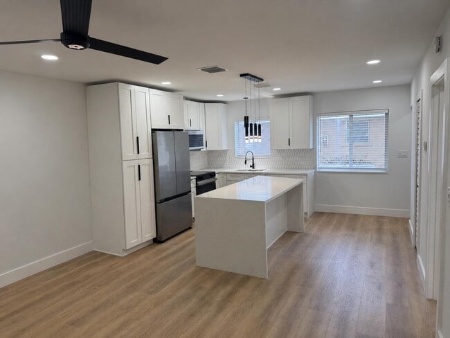 Foto del edificio - 1077 NE 34th St
