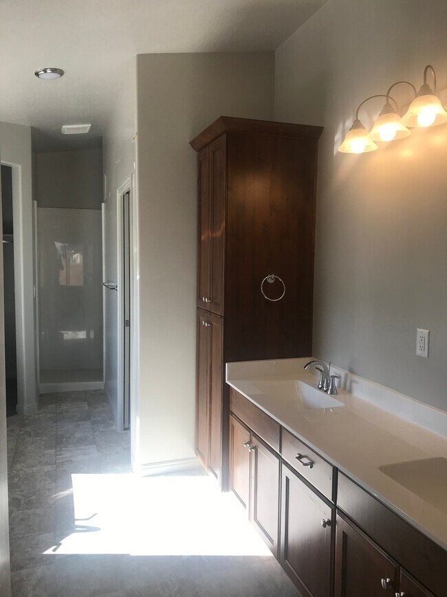 Foto del edificio - Beautiful 4 bedroom home in Washington Fields!