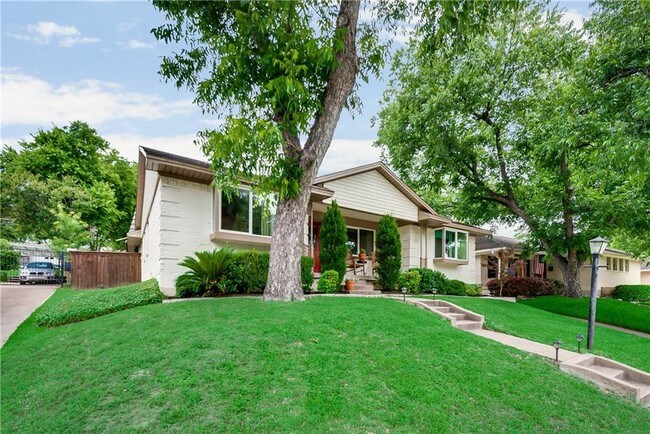 Building Photo - 2417 Springhill Dr