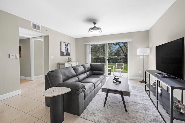 Foto del edificio - 1400 Crestwood Ct S