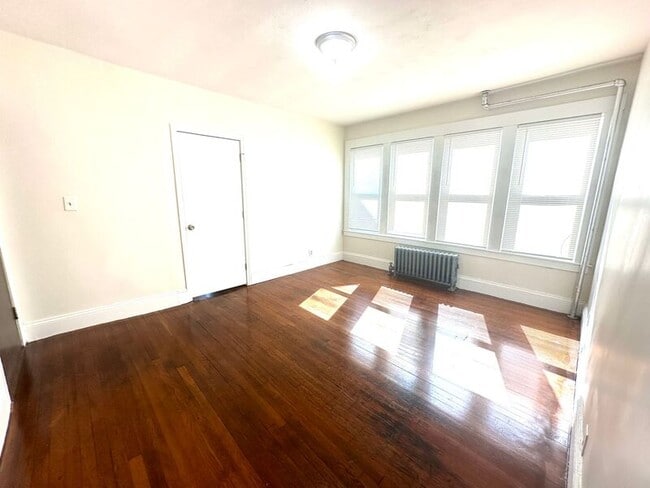 Photo - 76 Hall St Apartment