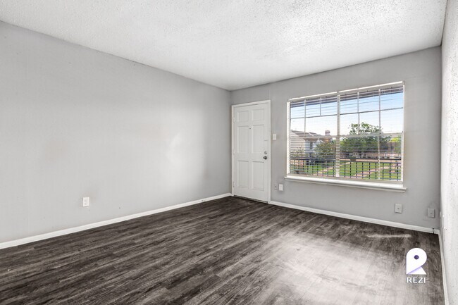 Building Photo - 11810 Algonquin Dr