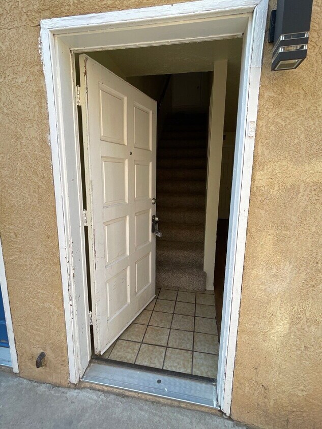 Primary Photo - Two bdm townhouse style unit with private ...