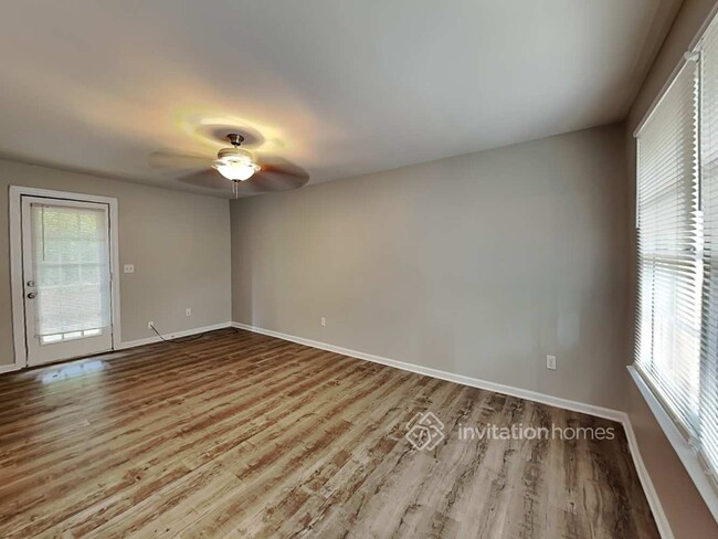 Building Photo - 2549 Flagstone Dr SE