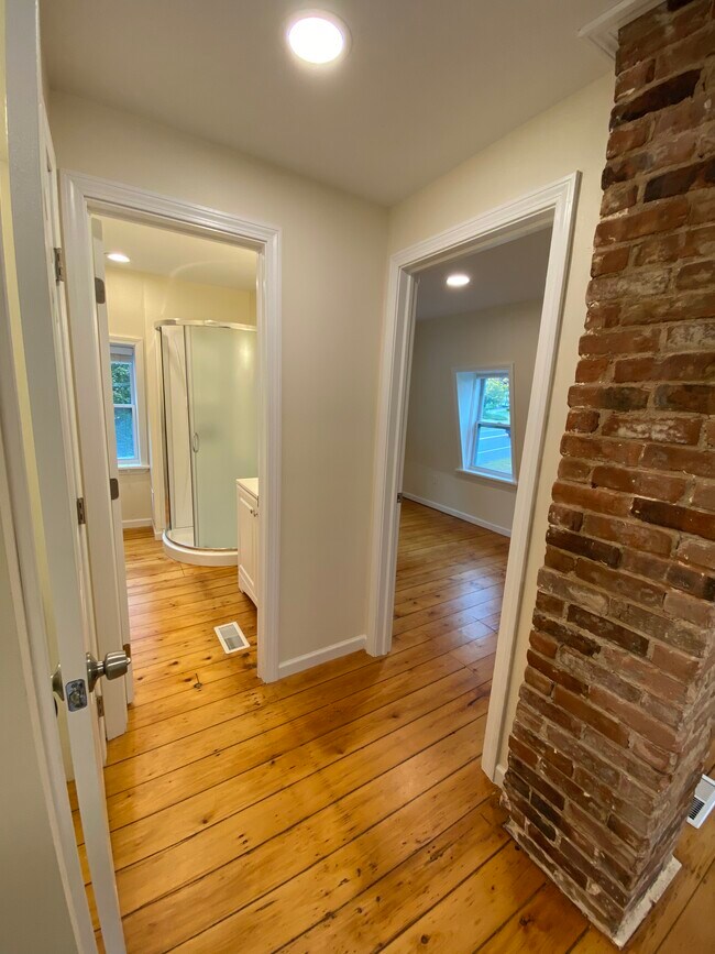 Building Photo - 321 Roosevelt Dr