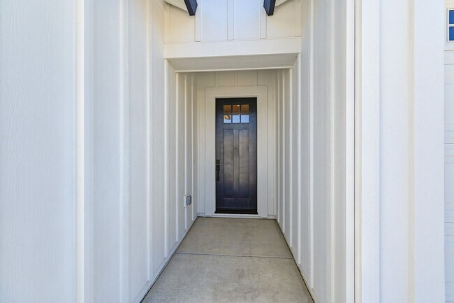 Building Photo - Luxurious Roseville Retreat – Your Dream H...