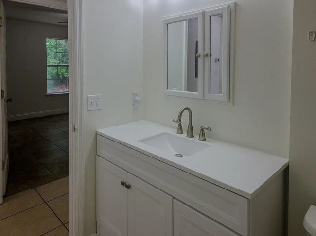 Building Photo - 2708 Oak Park Ct