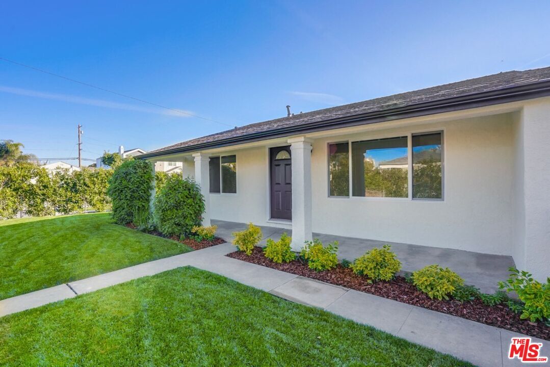 Primary Photo - 4725 Sawtelle Blvd
