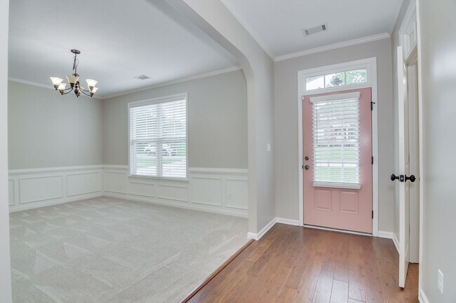 Foto del edificio - 4 Bedroom House in Groveotwn