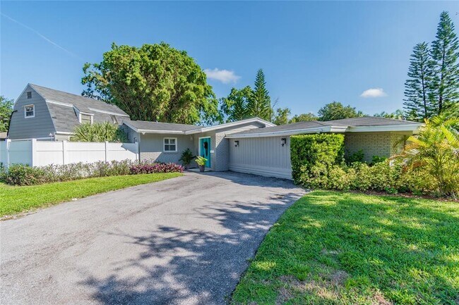 Foto del edificio - 3141 W Euclid Ave