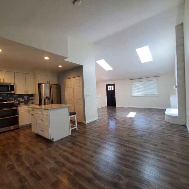 Building Photo - 1287 Doric Dr