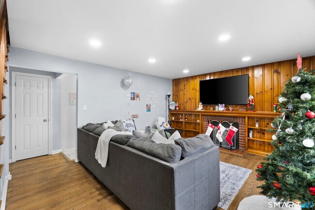 Foto del edificio - 5 Clover Hill Ave