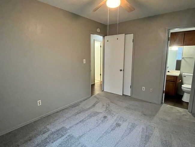 Building Photo - Beautiful Remodeled Mustang Home!