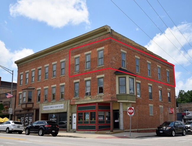 Building Photo - 100 1/2 S State St