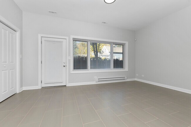 Building Photo - 1806 W Estes Ave
