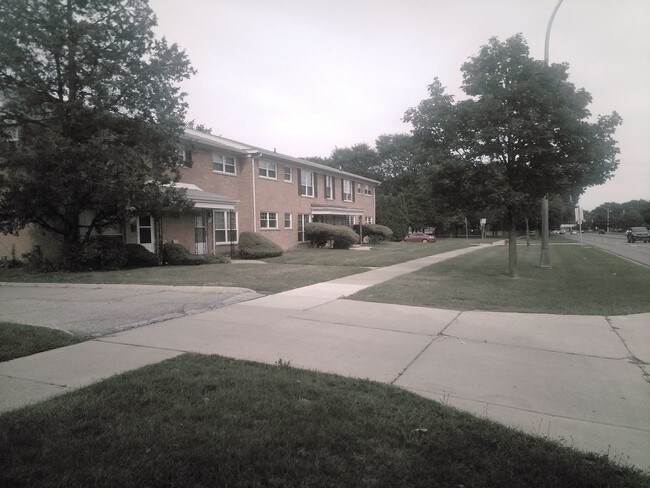 Foto del edificio - 2716 W 13 Mile Rd