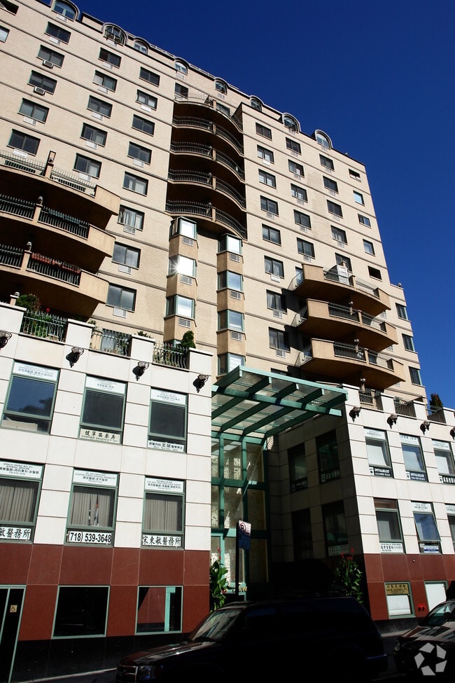 Foto del edificio - 13347 Sanford Ave