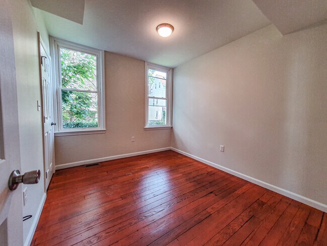 Building Photo - 48 E 35th St