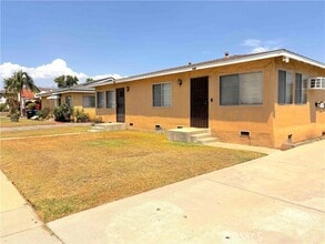 Building Photo - 550 N Valencia Pl