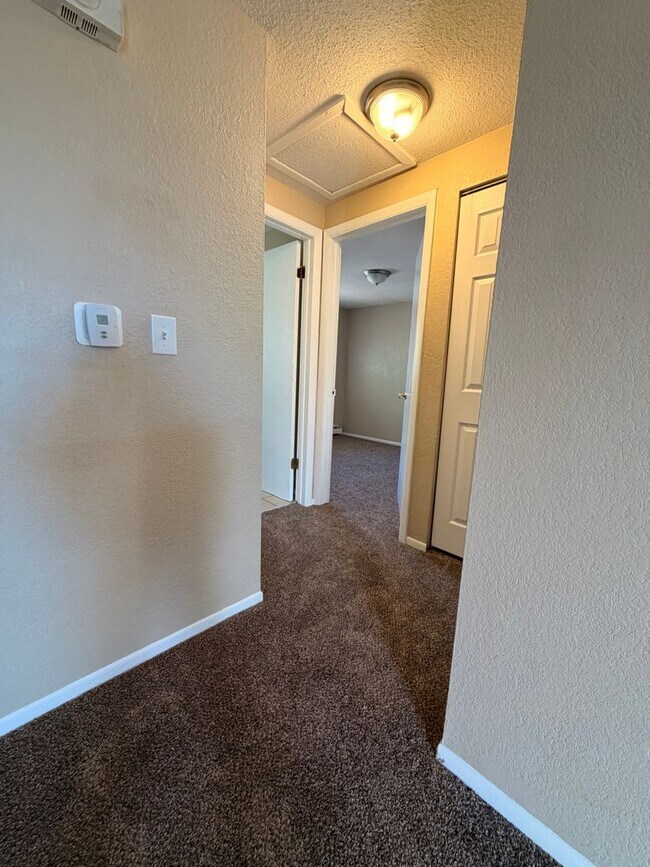 Foto del edificio - 7080 Alegre Cir