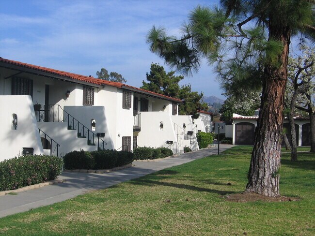 Building Photo - 11984 Rancho Bernardo Rd
