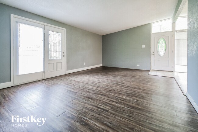 Building Photo - 1208 NE 66th St