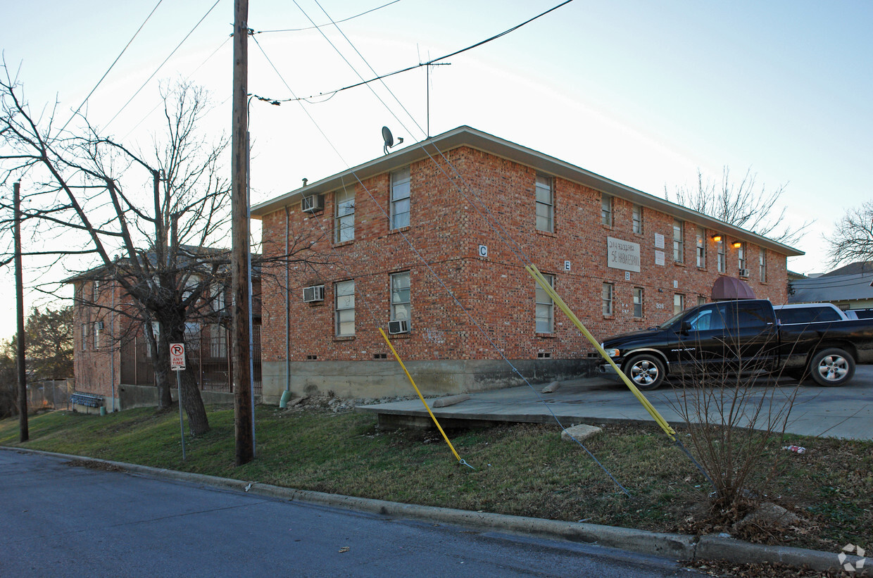 Building Photo - townview apartments