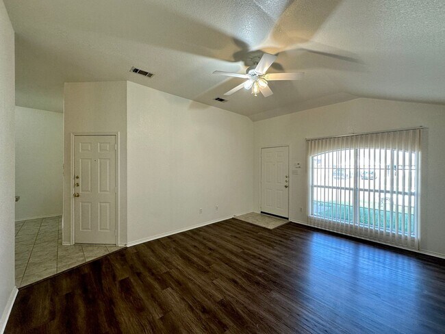 Foto del edificio - 4406 July Dr