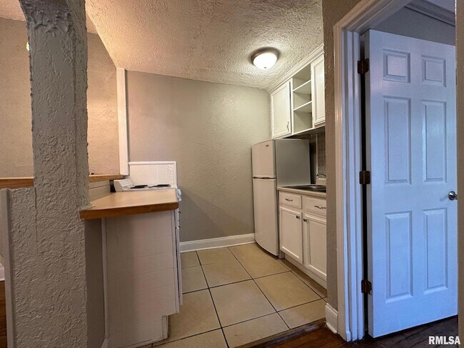 Foto del edificio - 333 S Douglas Ave