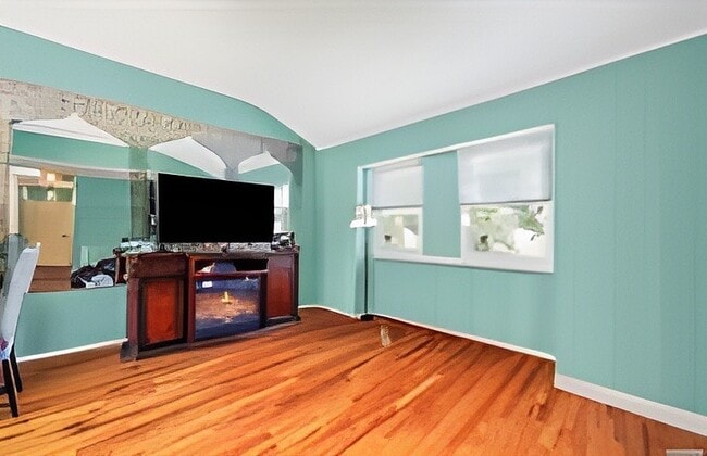 Foto del edificio - 1707 Manatuck Blvd