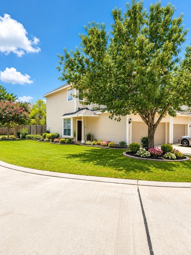 Building Photo - 17242 Oakwood Chase Dr