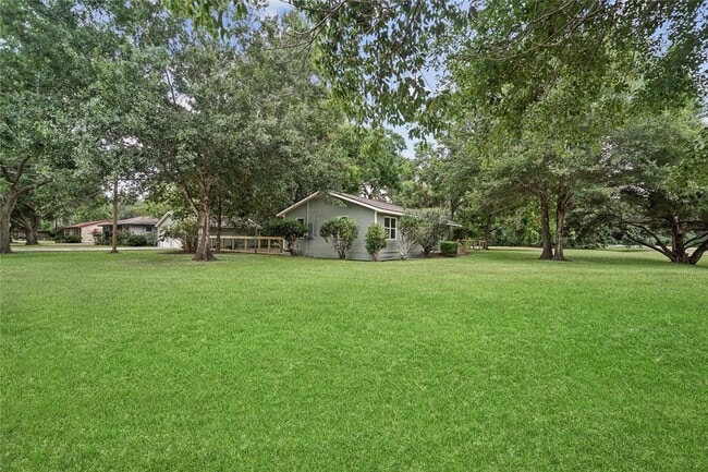 Building Photo - 2122 Stadium Dr