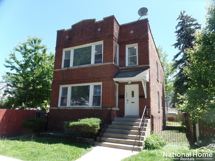 4319 W Roscoe St Unit 1 Apartment for Rent in Chicago, IL
