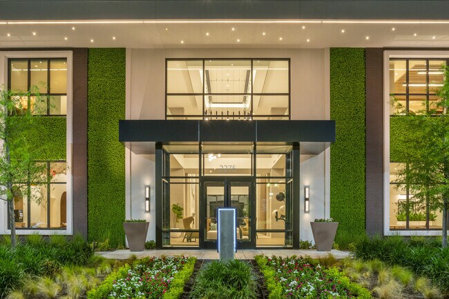 Entrada - Lantower West Love