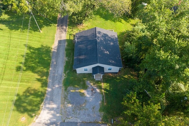 Building Photo - 308 Gill St